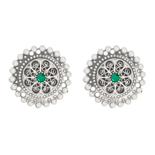 Borer nr. 15, oksidert m/grønn sten, syhull, 2,5 cm