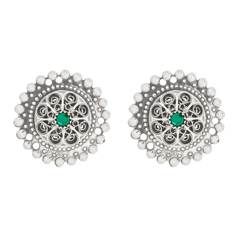 Borer nr. 15, oksidert m/grønn sten, syhull, 2,5 cm