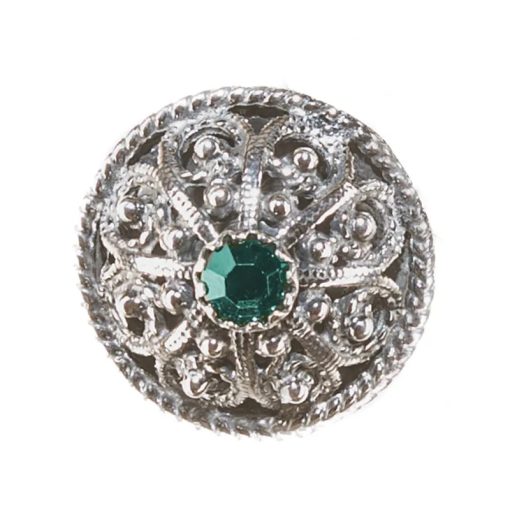 Halsknapp nr. 27 oksydert med grønne steiner