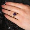 Ring i gull med CZ lilla/hvit - Bilde 2