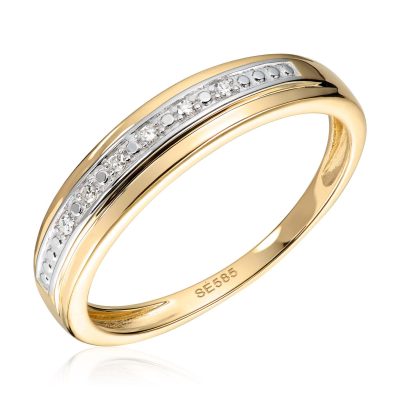 Ring i gull, rekke med diamanter 0,03 ct.