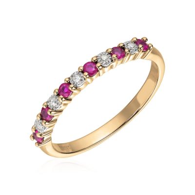 Ring i gull, rekke med rubiner og diamanter 0,025 ct.