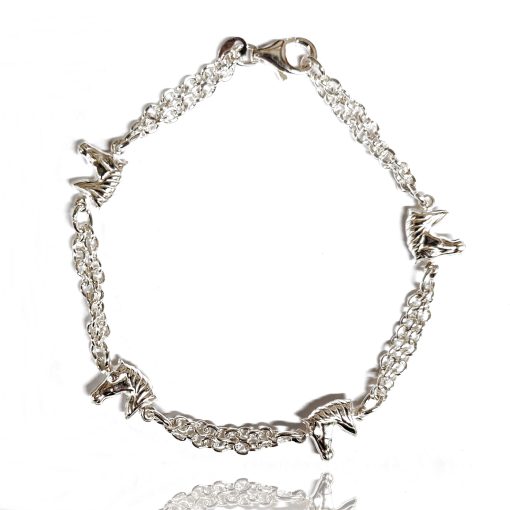 Armbånd i sølv med hestehoder